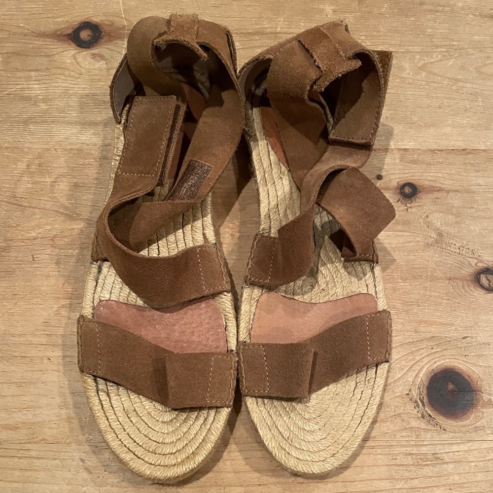 NWOT UGG Mila Strappy Espadrille Gladiator Sandals Brown Suede Ankle Strap 9